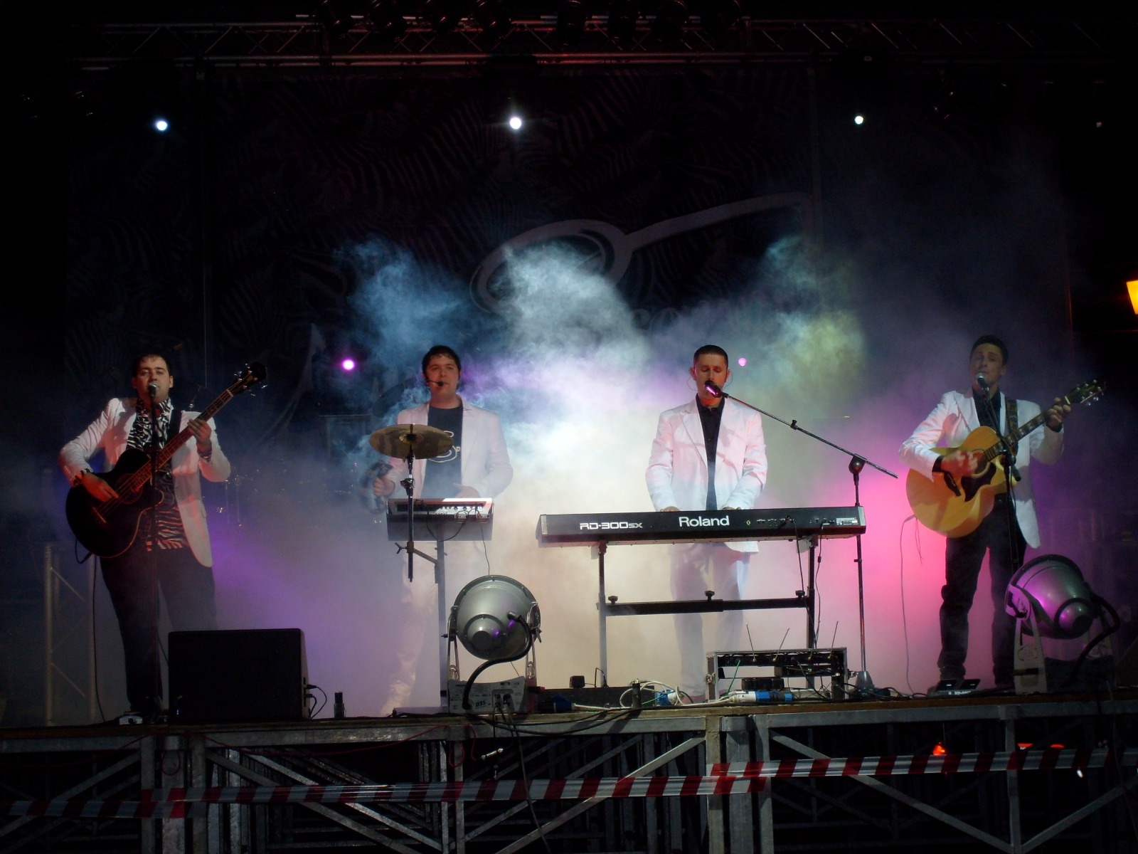 Scenografia zebrata – Amici Per Sempre live Viterbo